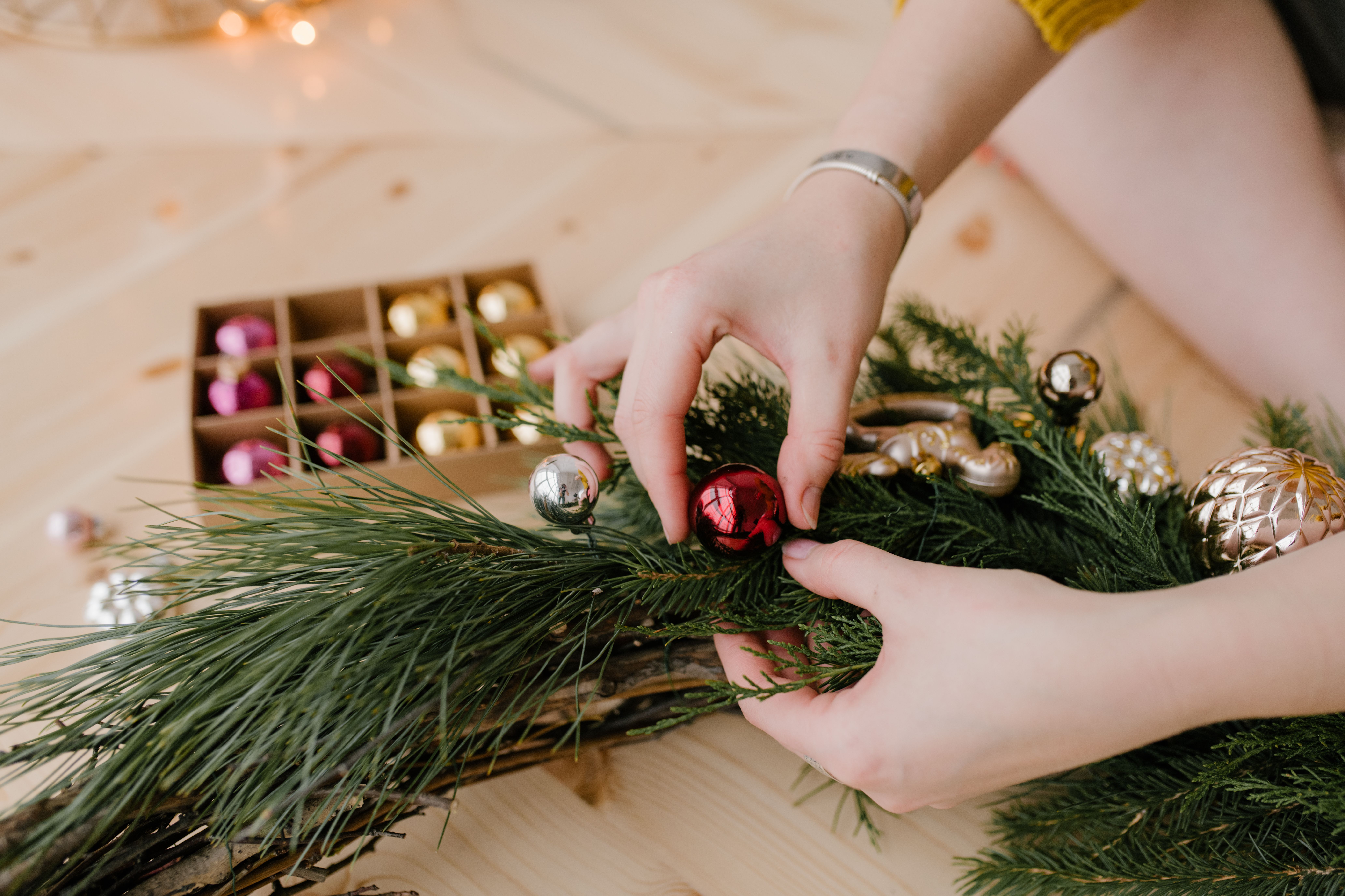 Christmas-themed Pinterest content illustration for small businesses