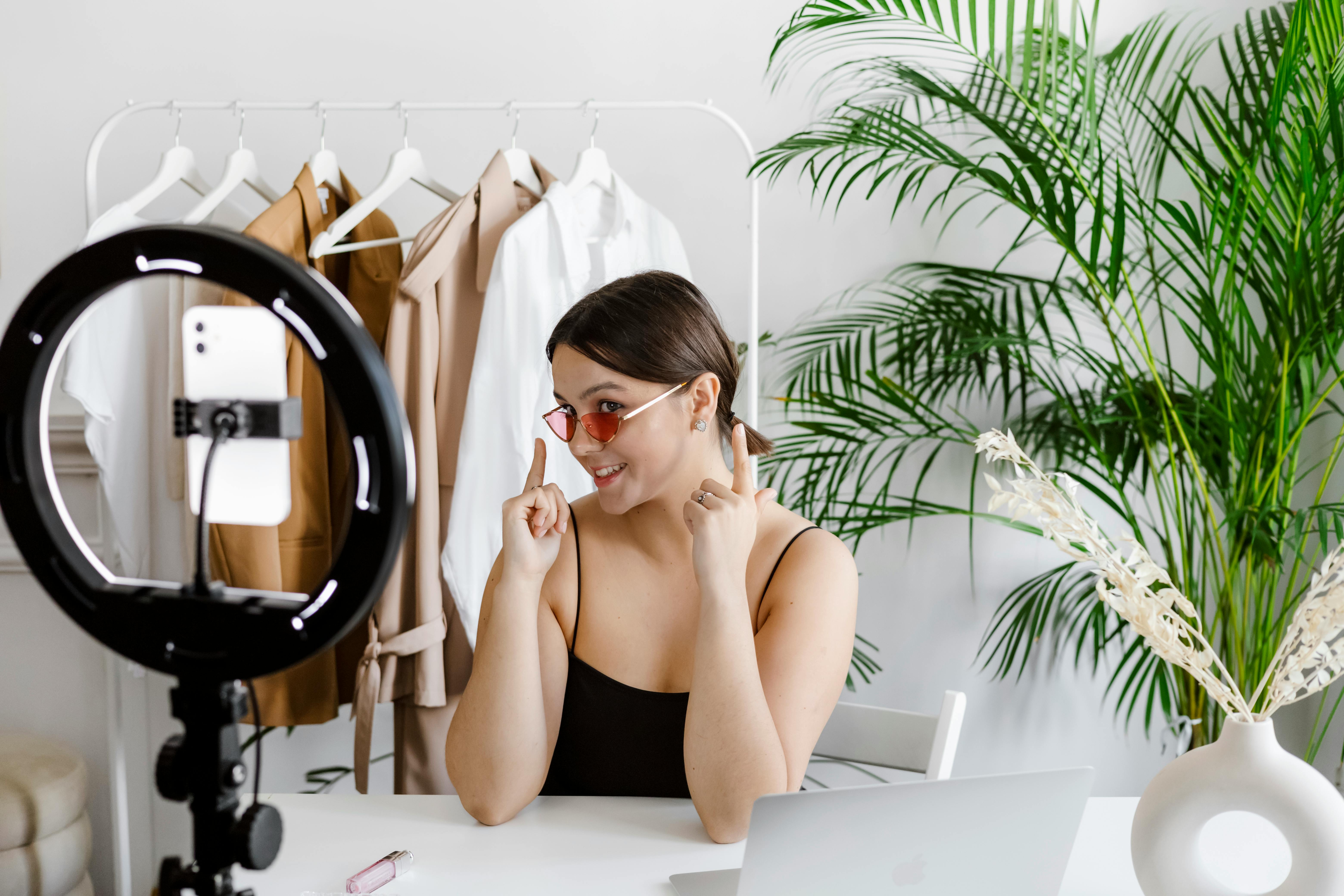 Pinterest carousel pins vs single pins: which performs better in 2026