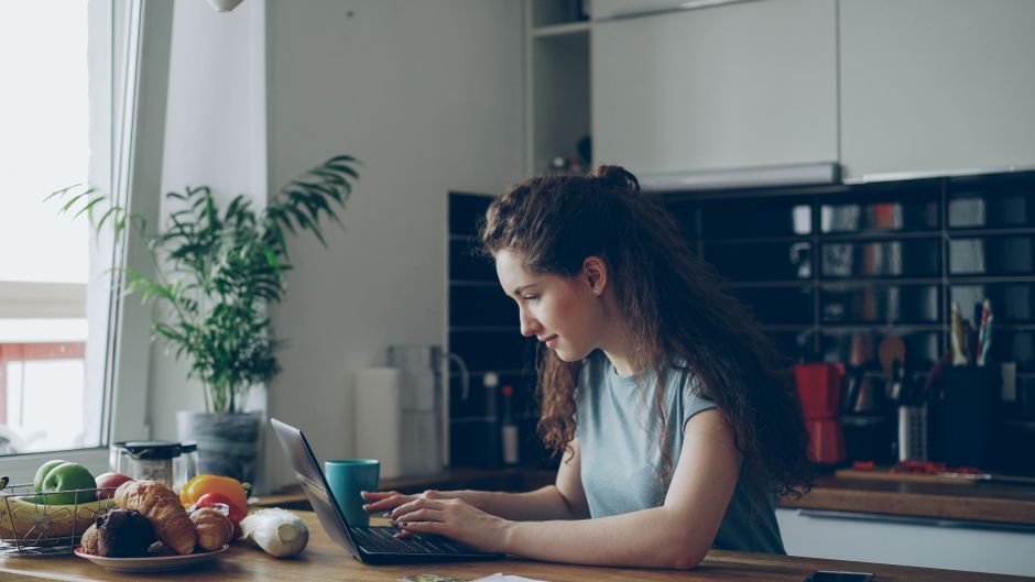 Pinterest search ads in Q4 2026: how organic pins still win unbranded searches