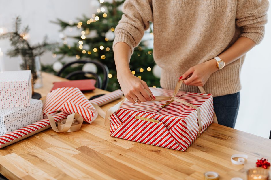 8 stocking stuffer gift guide pins small shops can post this week, based on Pinterest's 'Trinket Effect' trend