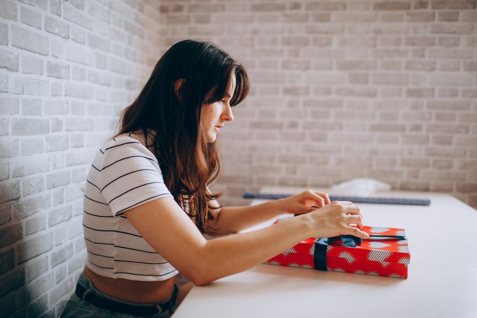 8 stocking stuffer gift guide pins small shops can post this week, based on Pinterest's 'Trinket Effect' trend